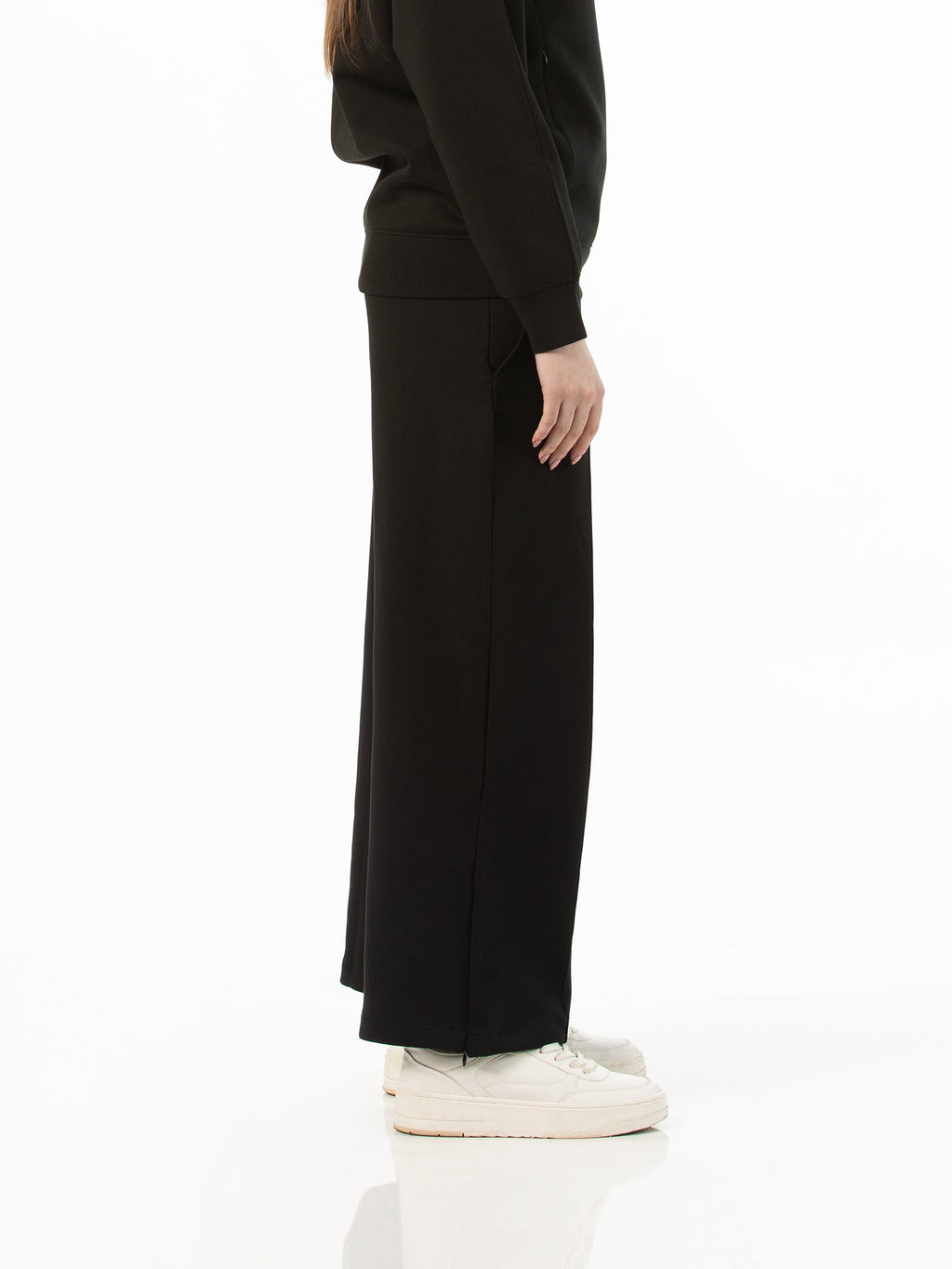Wide-leg pants