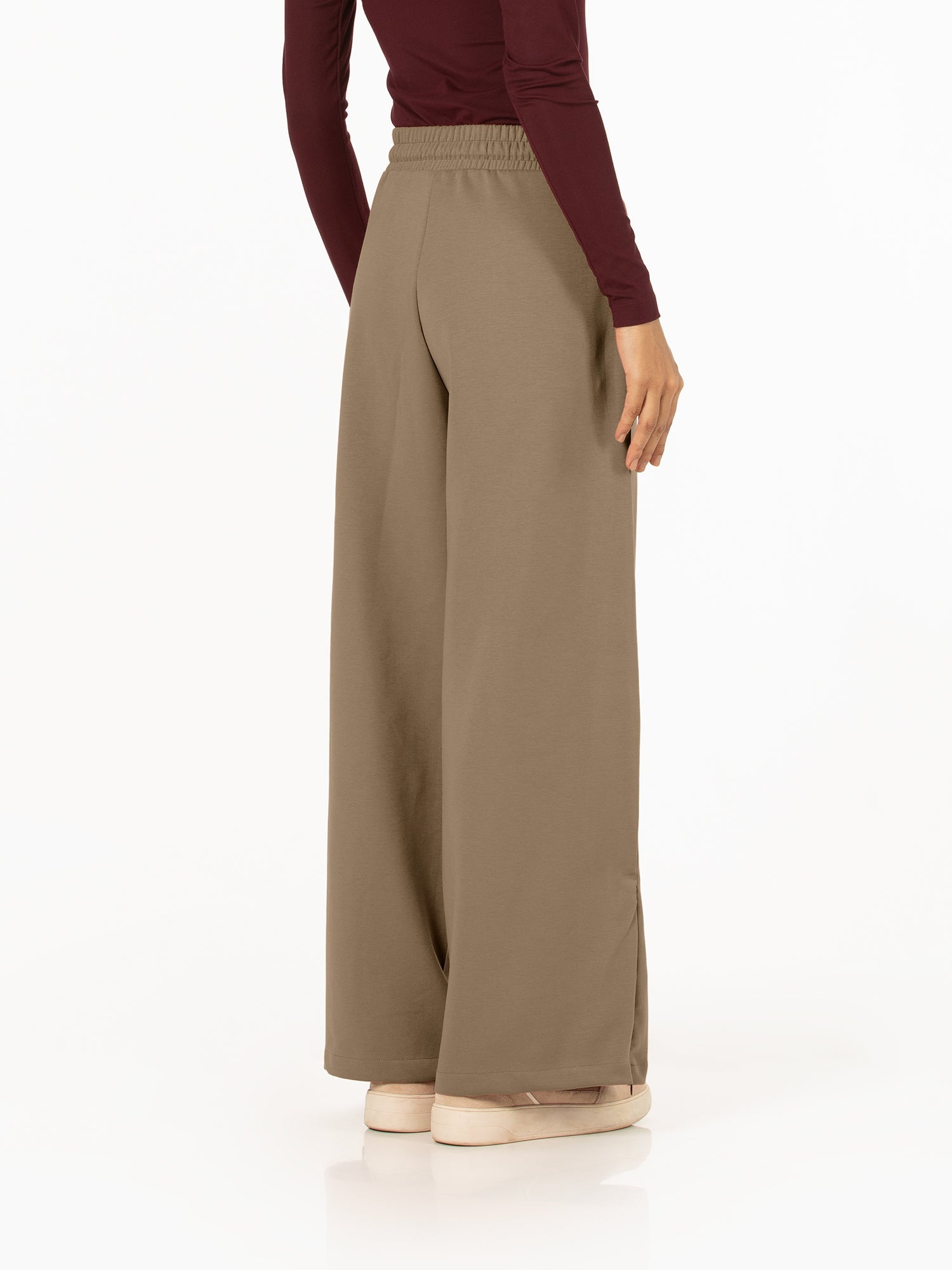 Wide-leg pants