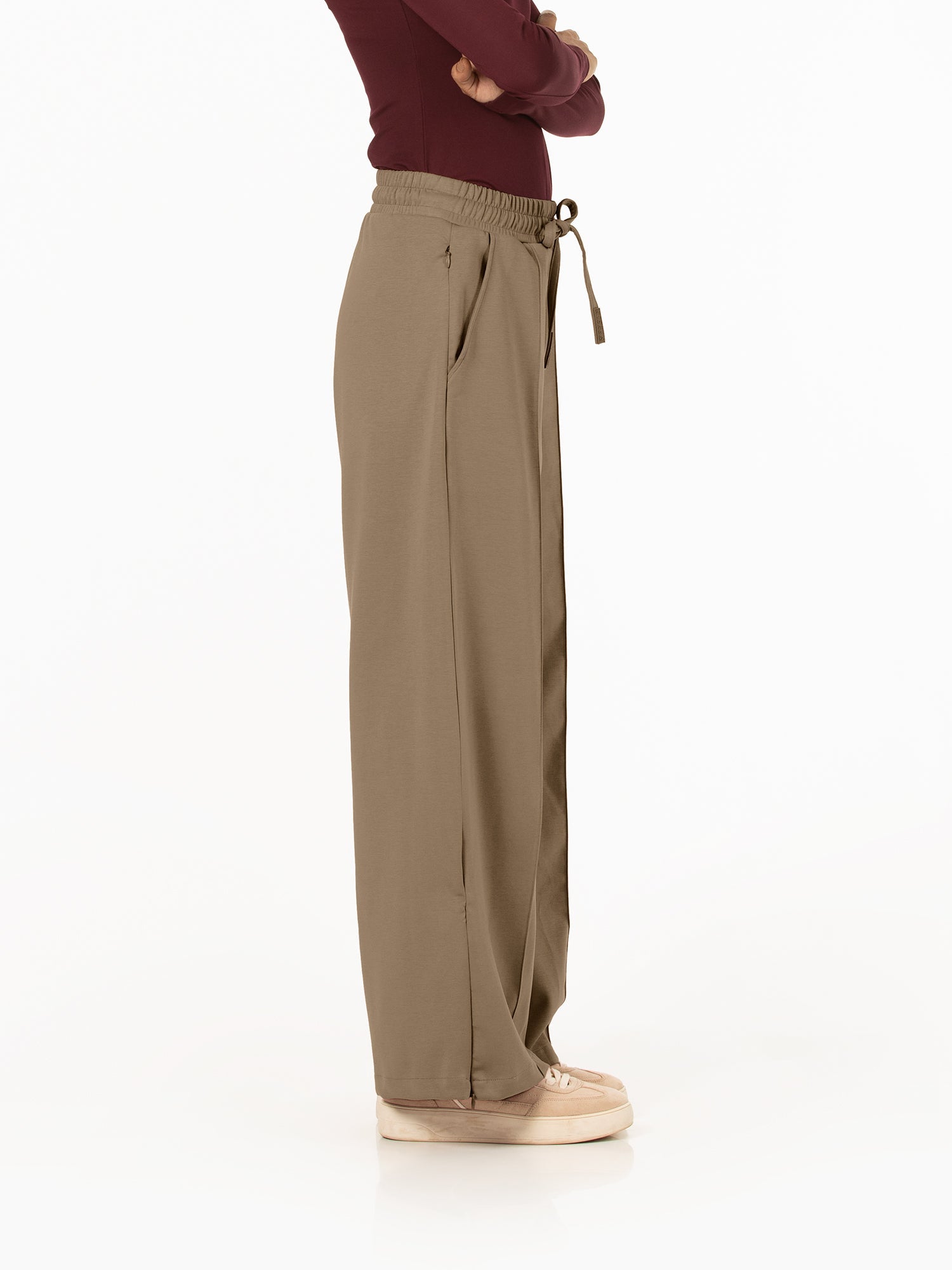 Wide-leg pants