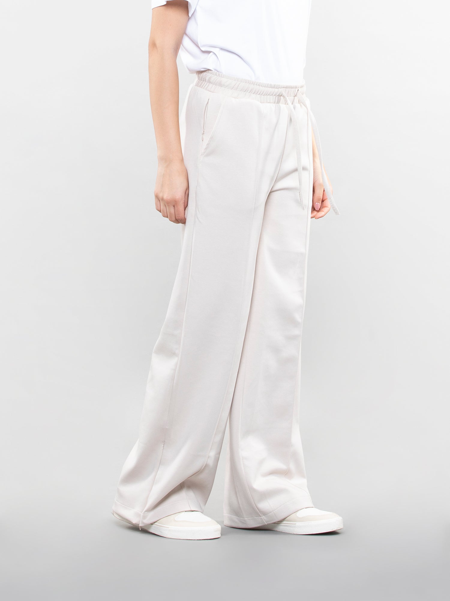 Wide-leg pants