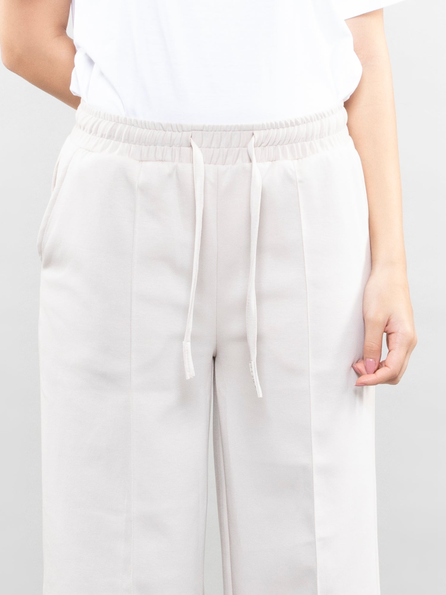 Wide-leg pants
