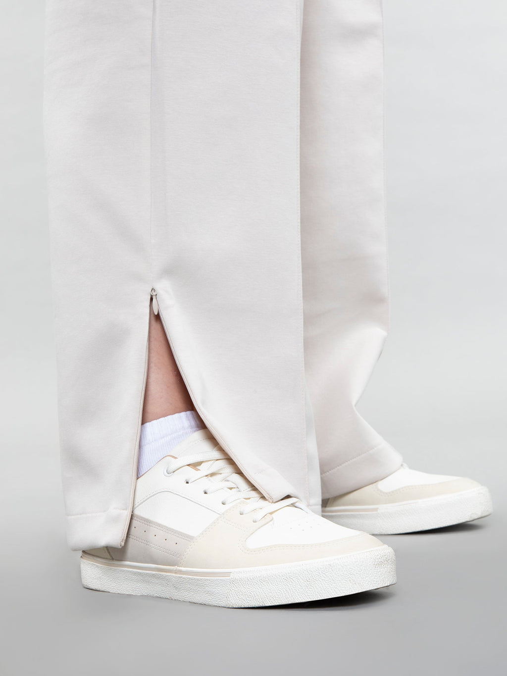 Wide-leg pants
