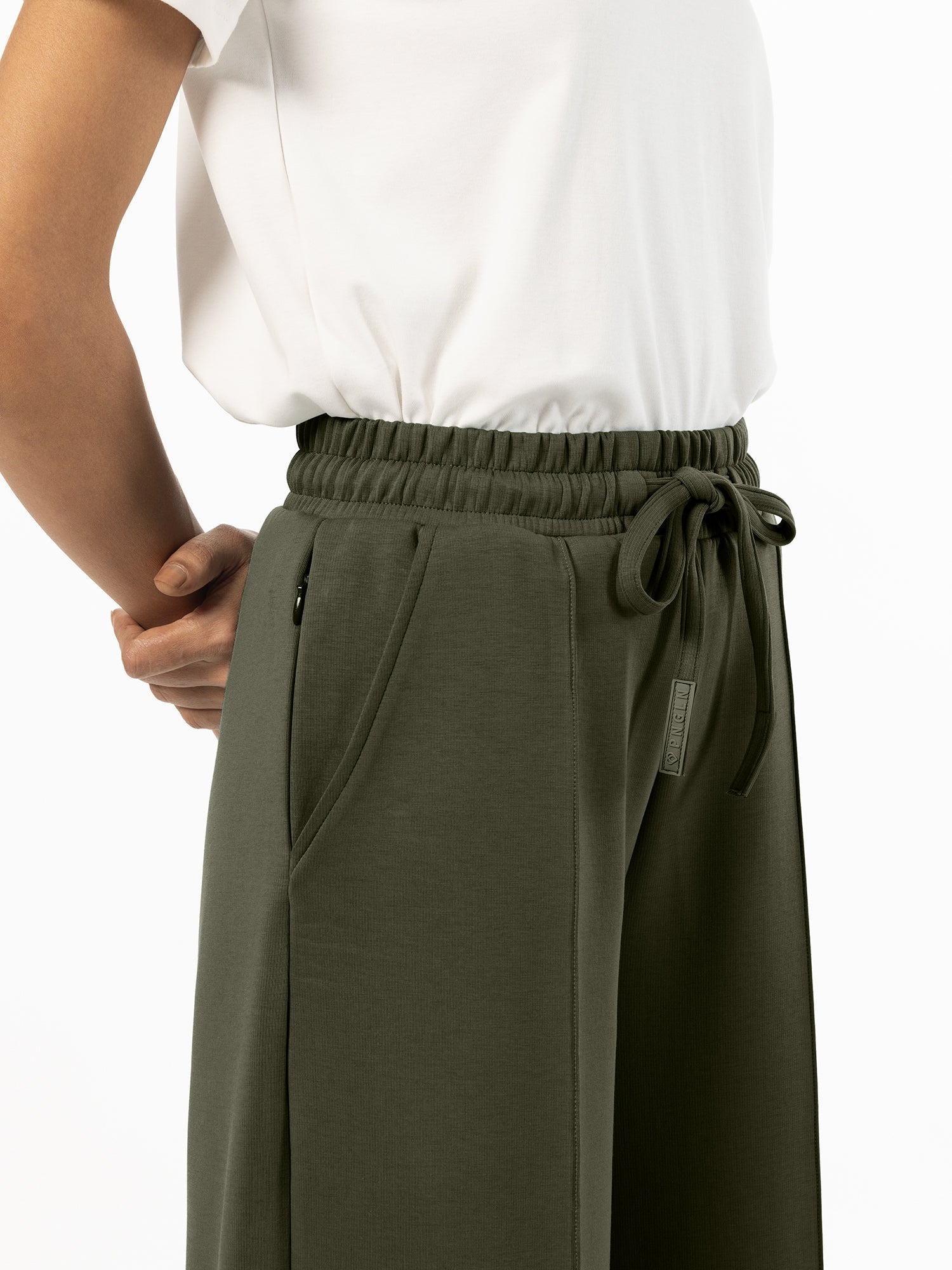 Wide-leg pants
